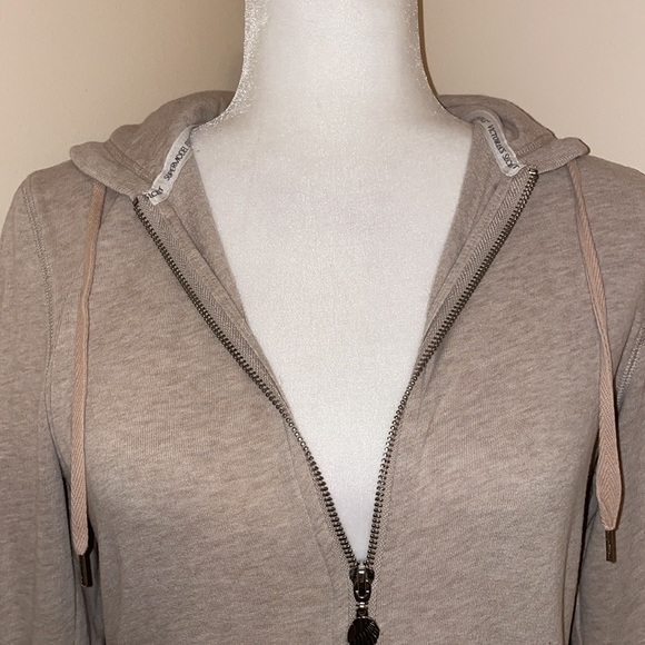 Victoria’s every fashion show angle wing hoodie - Picture 4 of 15